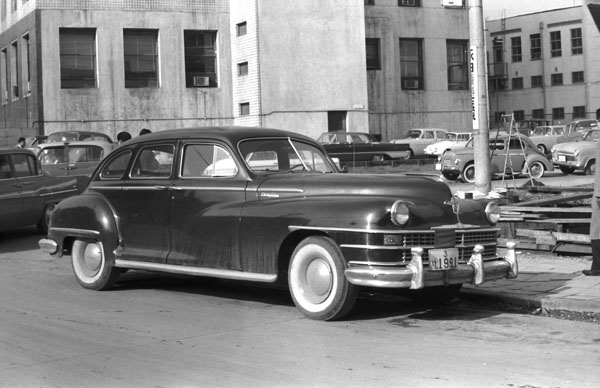 46-2a 46-48 (071-32) 1946-48 Chrysler 4dr Sedan.jpg